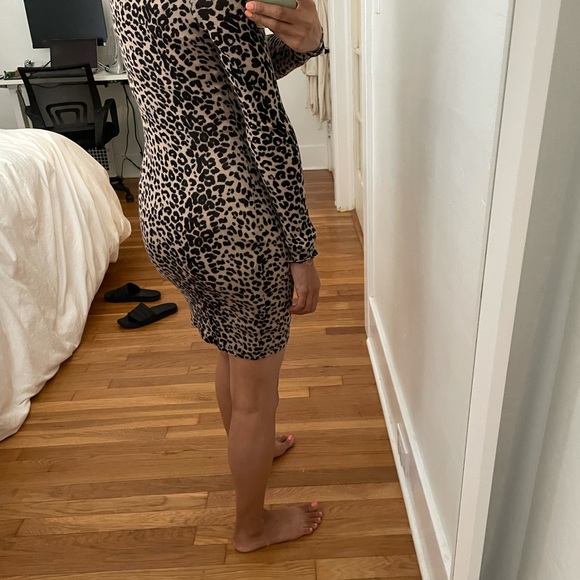 Cheetah print mini long sleeve dress - Picture 2 of 3